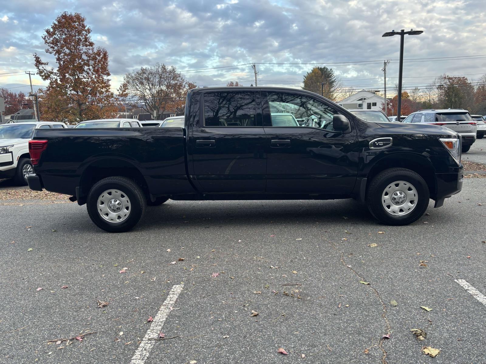 2022 Nissan Titan S photo 3