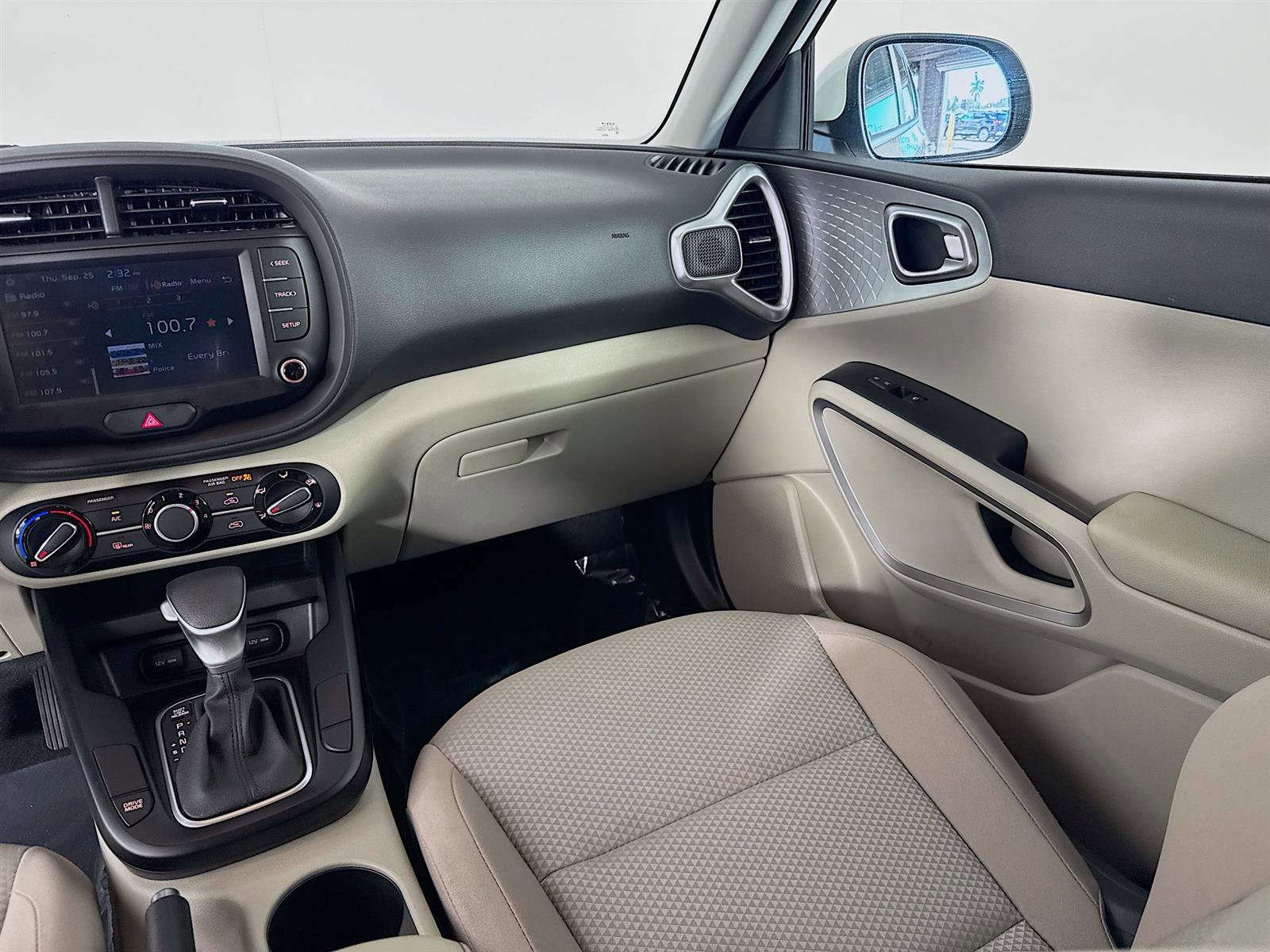 2022 Kia Soul LX photo 15