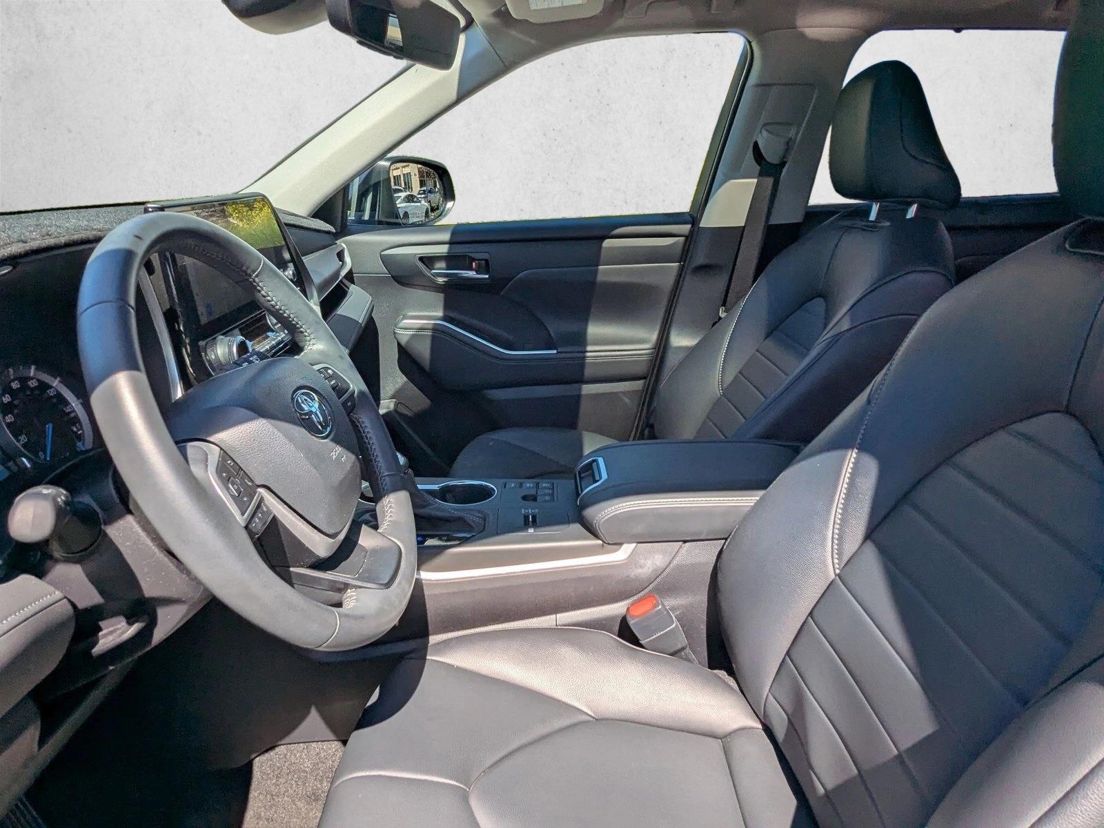 2024 Toyota Highlander Hybrid XLE photo 13