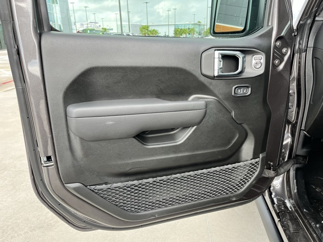 2025 Jeep Wrangler Rubicon photo 15