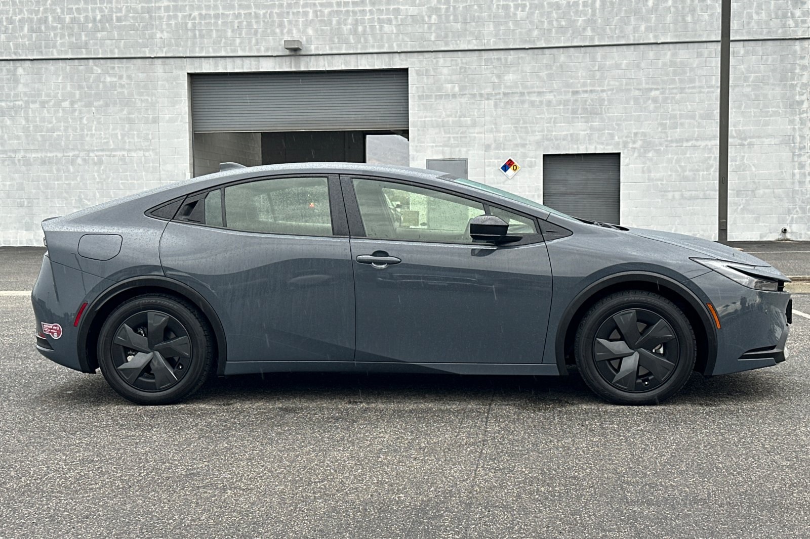 2024 Toyota Prius Prime SE photo 2