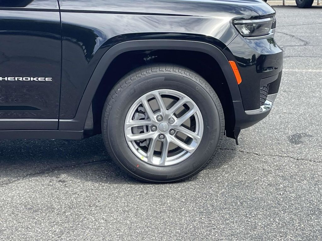 2025 Jeep Grand Cherokee Laredo X photo 12
