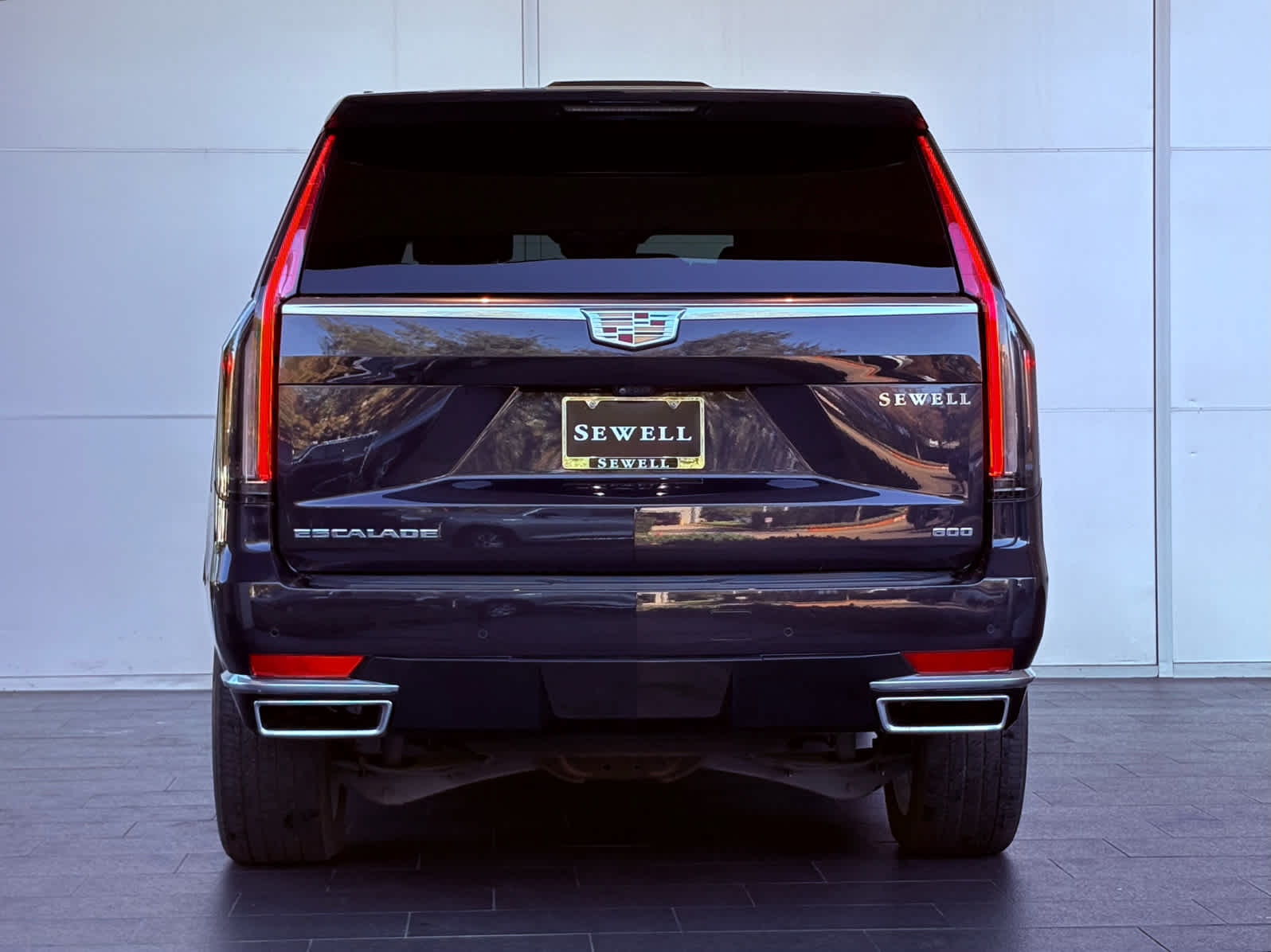 2023 Cadillac Escalade Premium Luxury photo 2