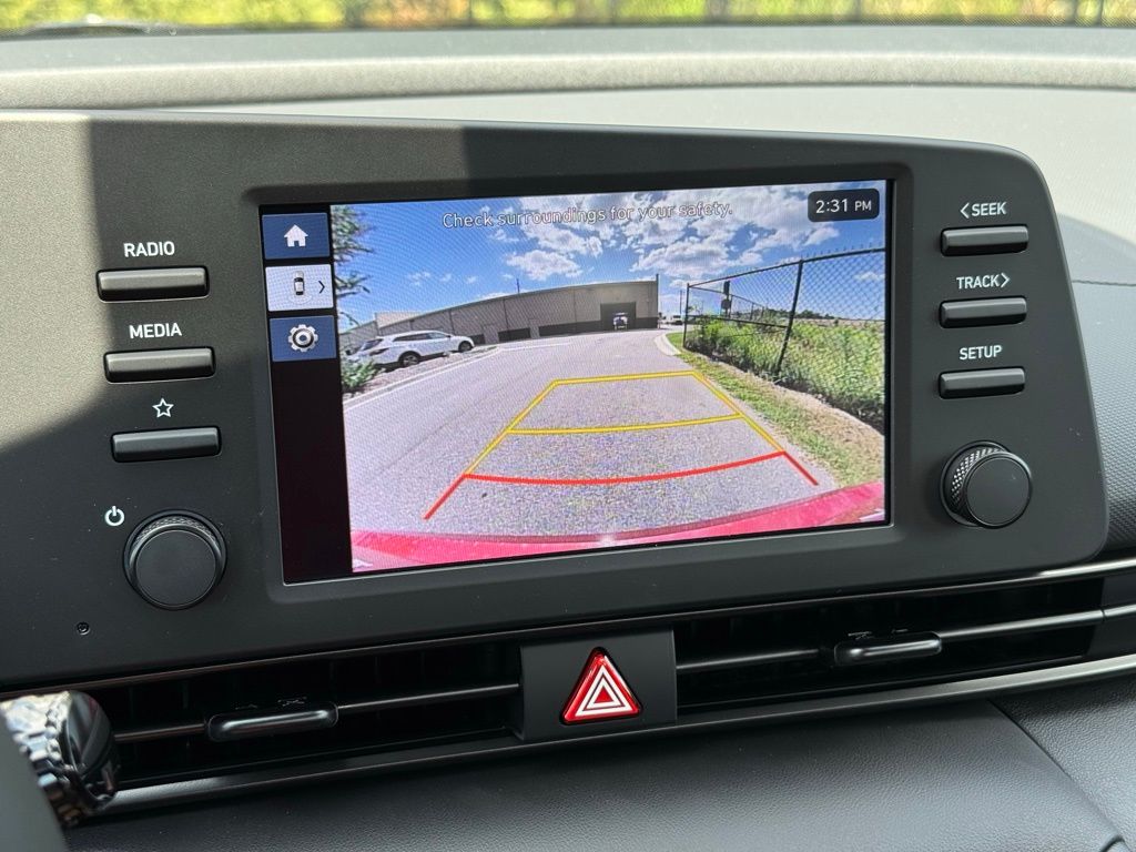 2025 Hyundai Elantra SEL Sport photo 3