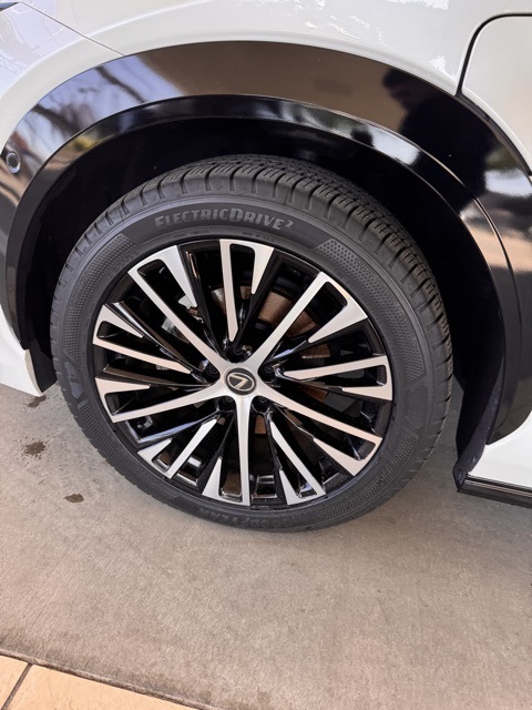 2023 Lexus RZ 450e Premium photo 4