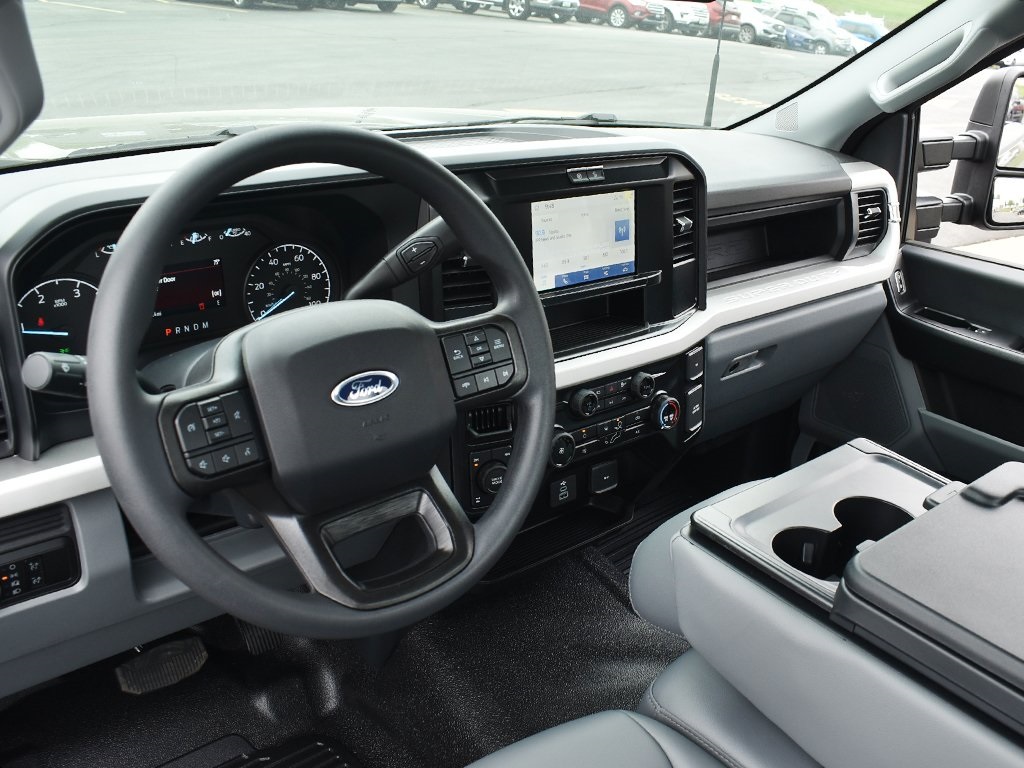 2025 Ford F-250 XL photo 4