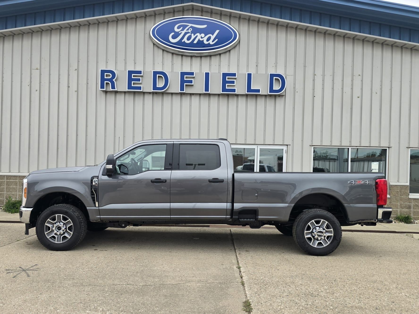 2025 Ford F-350 Super Duty XLT's photo