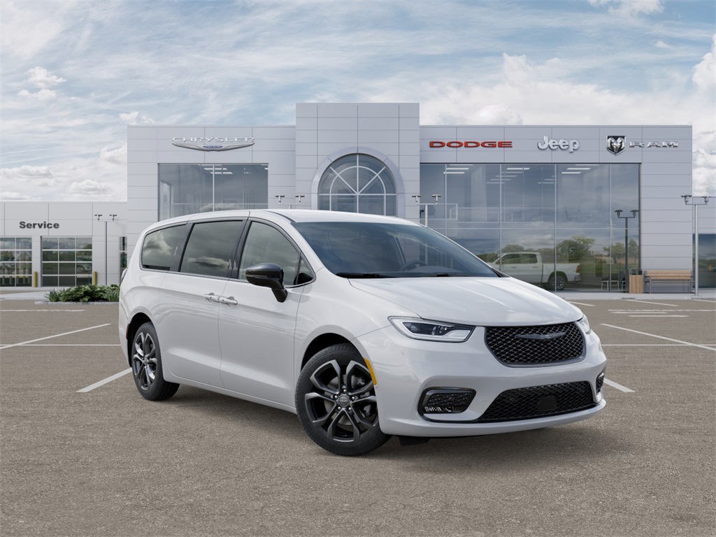 2026 Chrysler Pacifica photo 3