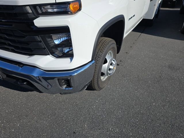 2024 Chevrolet Silverado 3500HD Work Truck photo 4