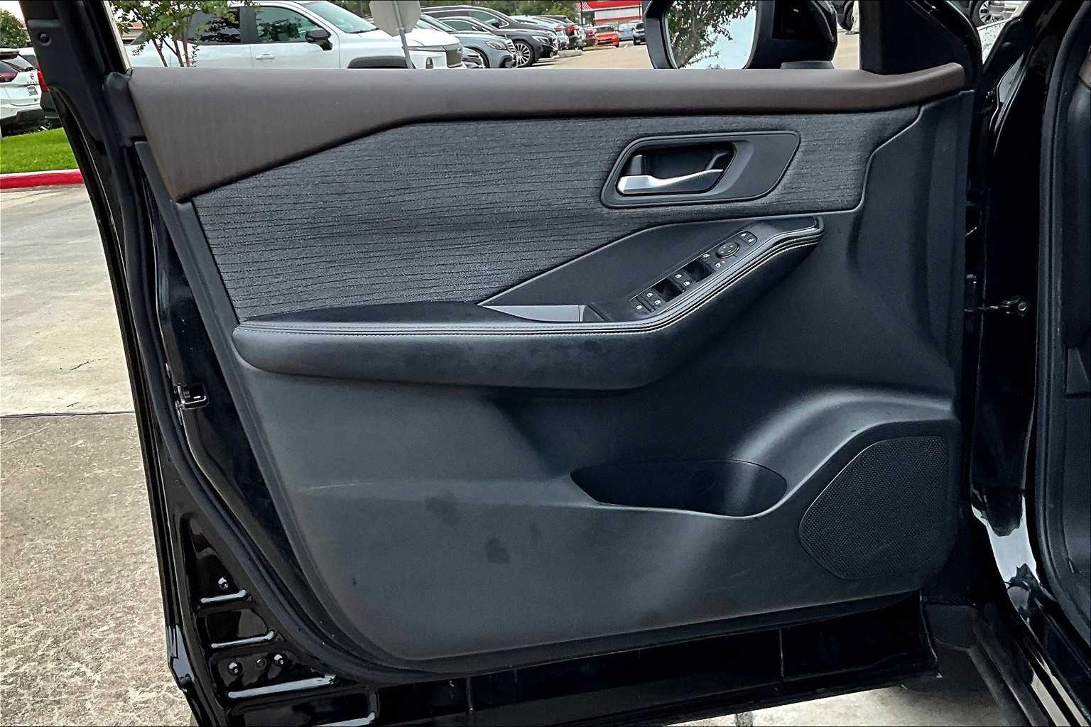 2023 Nissan Rogue SV photo 19