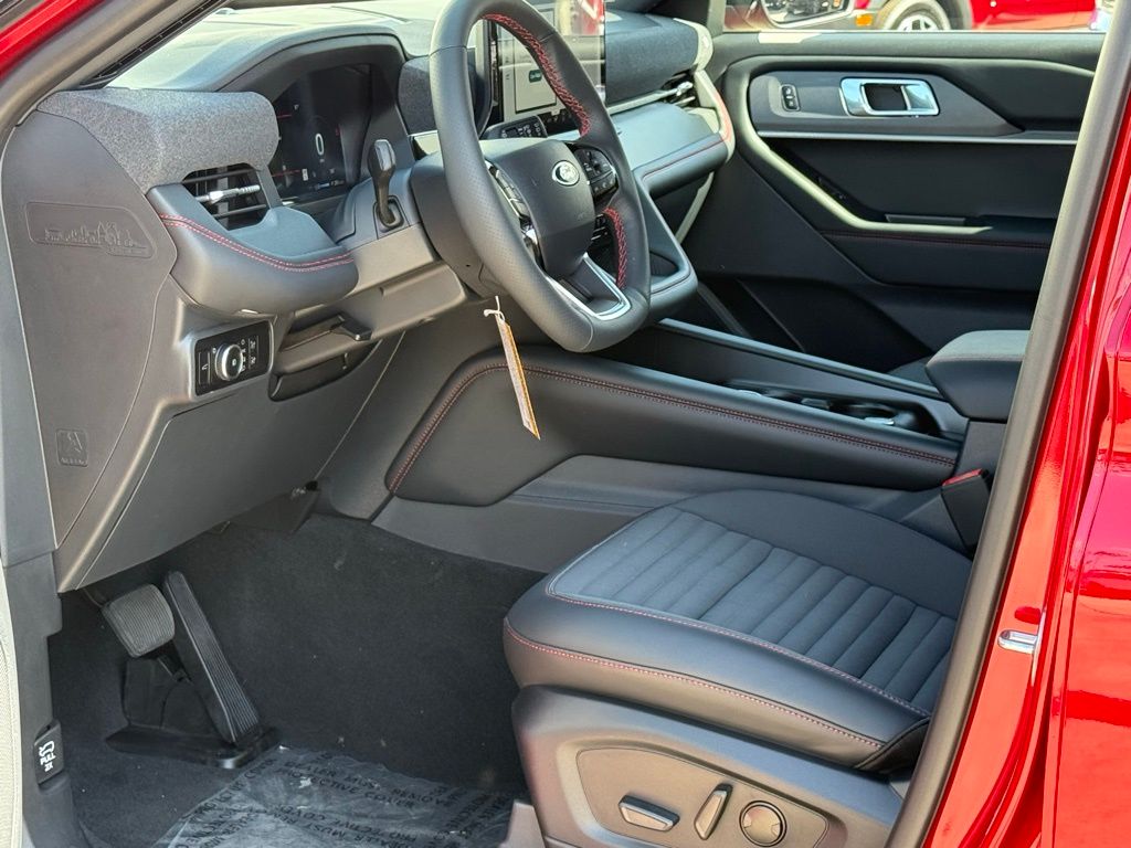 2025 Ford Explorer ST-Line photo 5