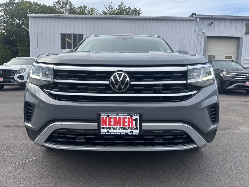 2022 Volkswagen Atlas Cross Sport SE Technology photo 2