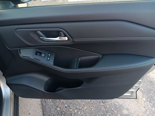 2026 Nissan Rogue SV photo 25