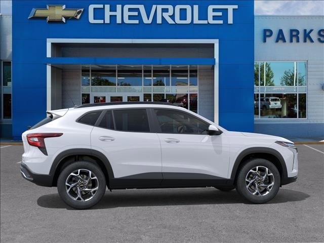 2025 Chevrolet Trax LT photo 4