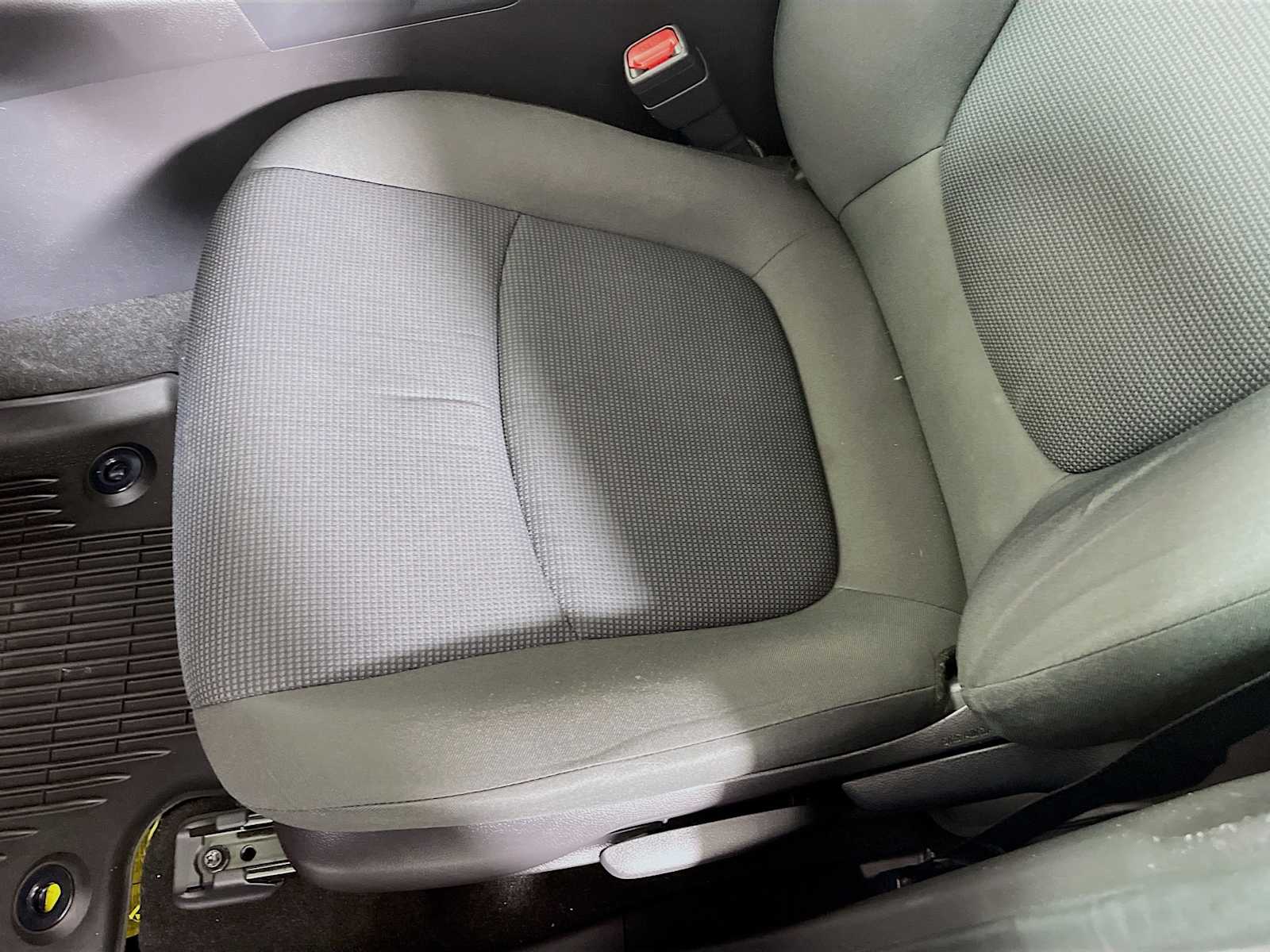 2021 Toyota RAV4 LE photo 15