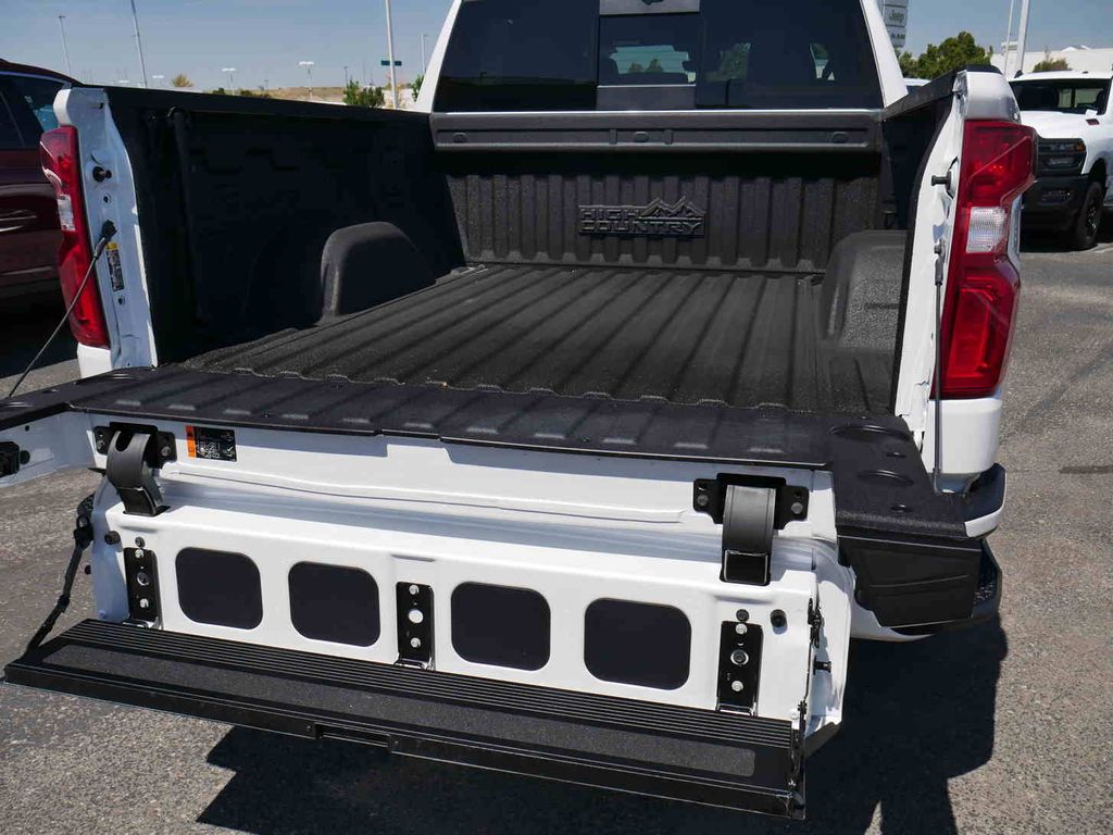 2024 Chevrolet Silverado 1500 High Country photo 7