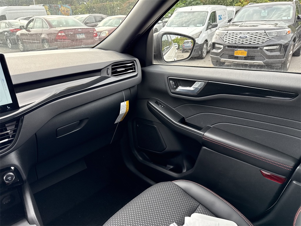 2025 Ford Escape ST-Line photo 14