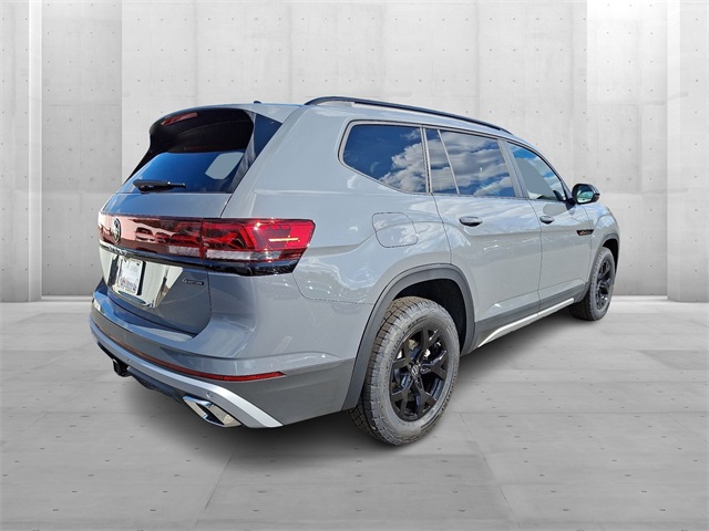 2025 Volkswagen Atlas Peak Edition SE photo 3