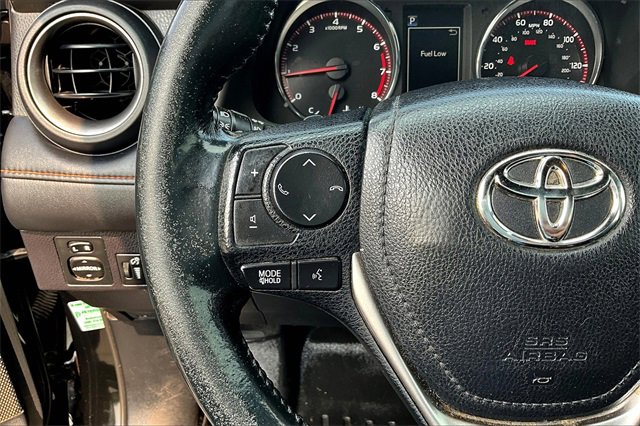 2016 Toyota RAV4 SE photo 13