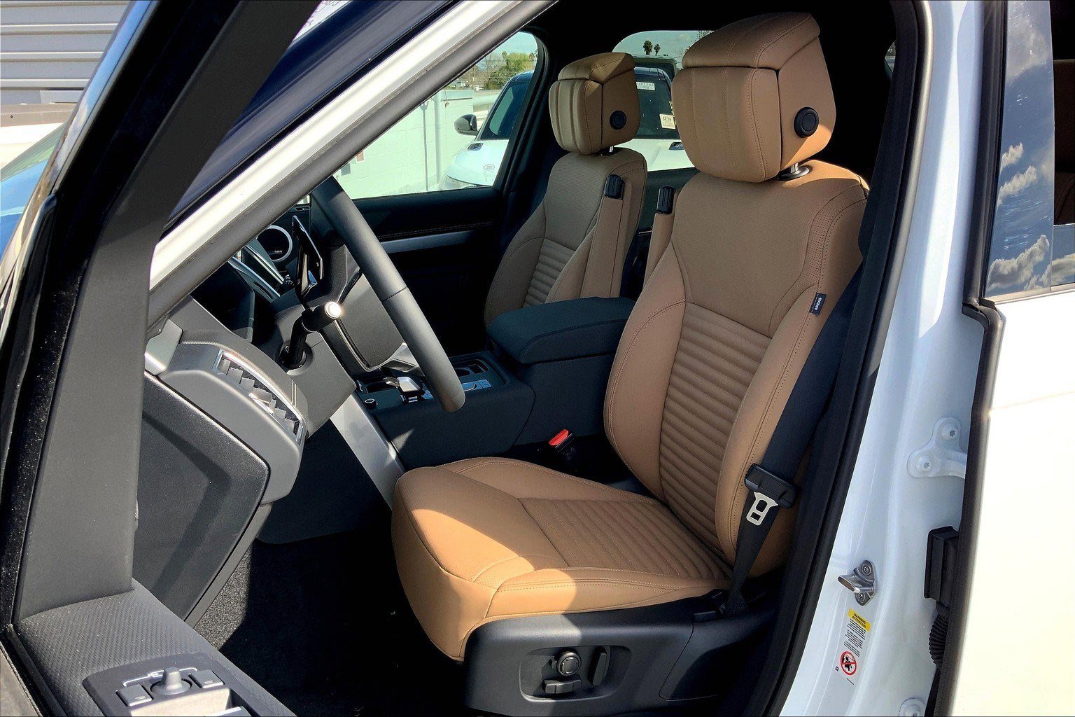 2025 Land Rover Discovery SE photo 4