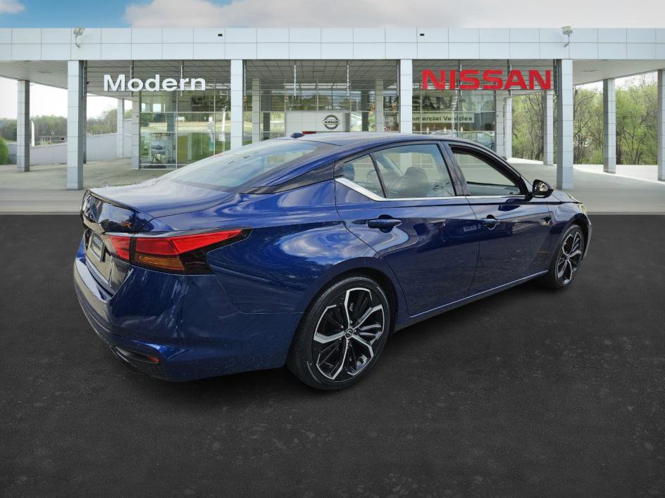 2024 Nissan Altima 2.5 SR photo 4