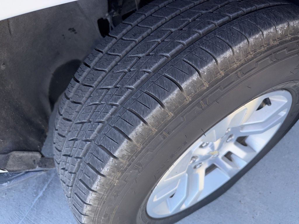 2019 Chevrolet Suburban LT photo 3