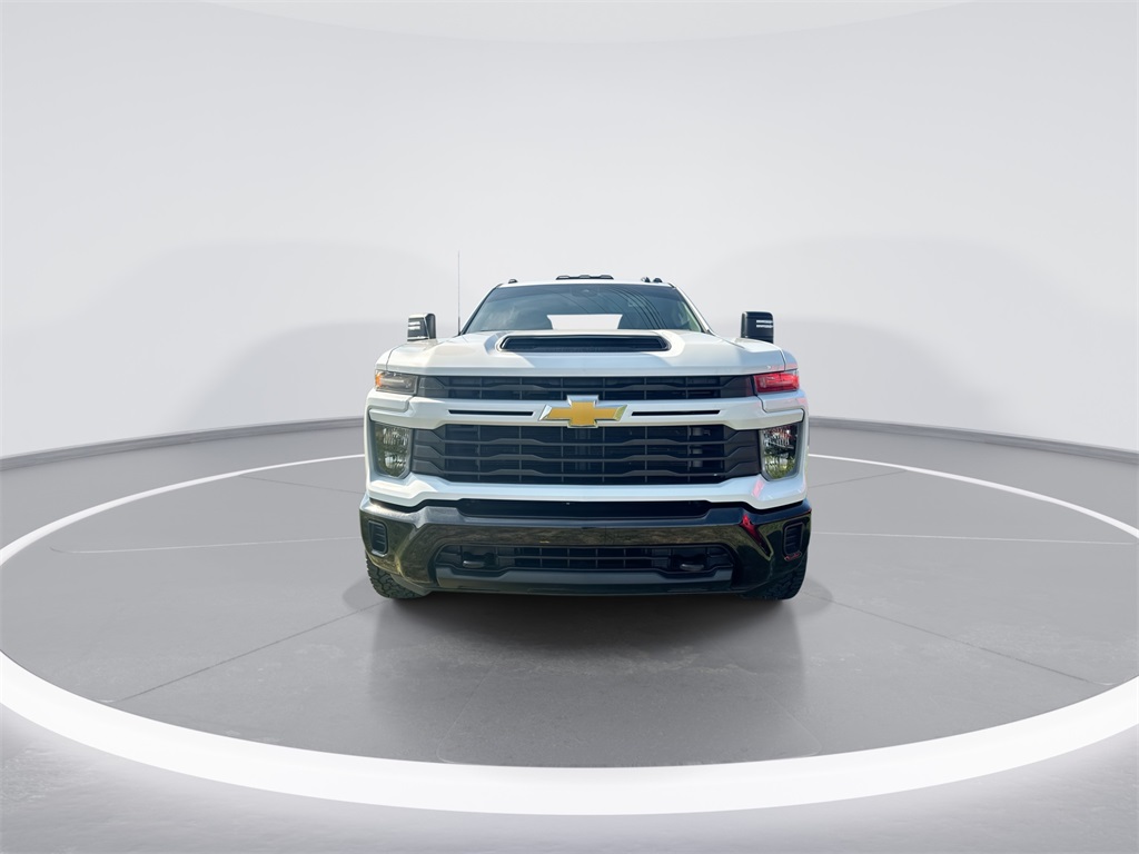 2024 Chevrolet Silverado 2500HD Custom photo 3