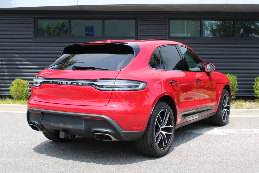 2025 Porsche Macan T photo 7