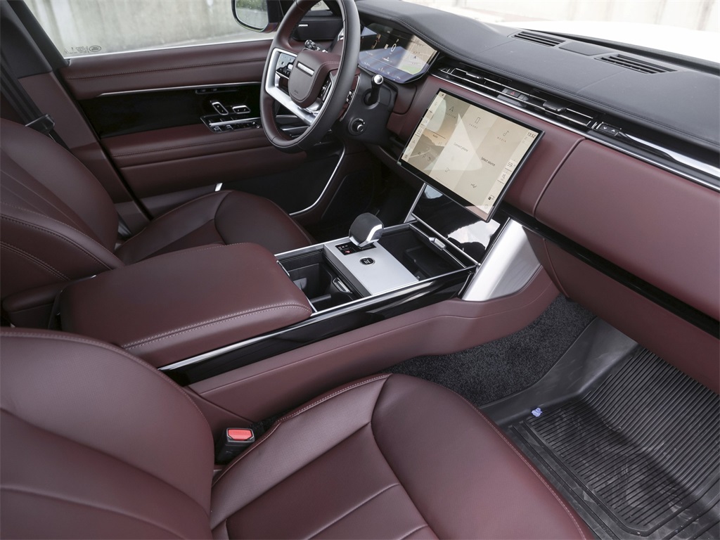 2025 Land Rover Range Rover SE photo 29