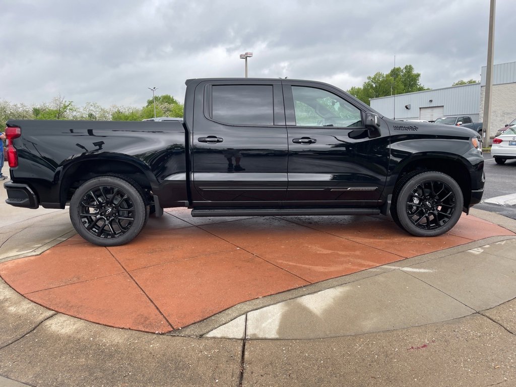 2025 Chevrolet Silverado 1500 High Country photo 14