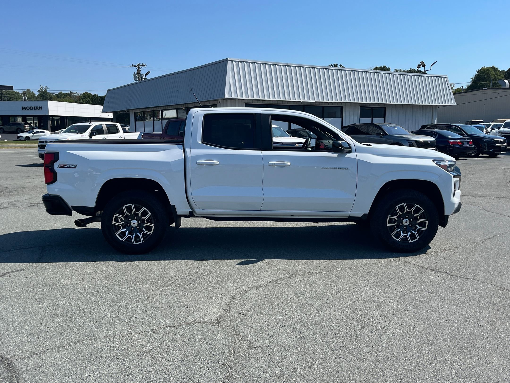 2023 Chevrolet Colorado Z71 photo 3