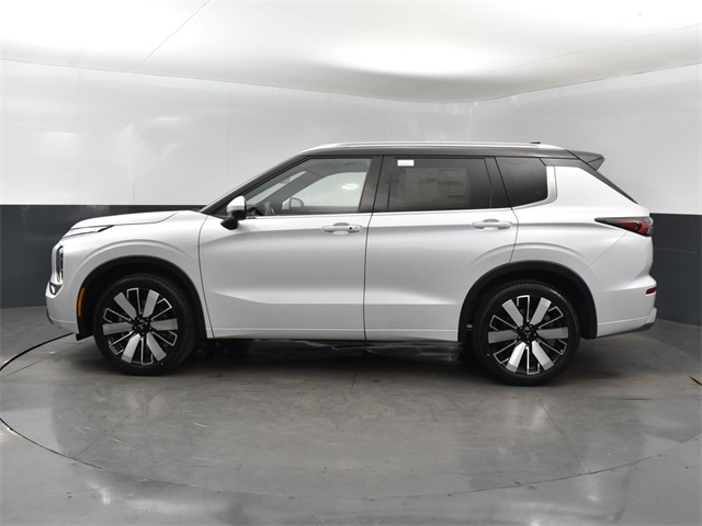 2025 Mitsubishi Outlander SEL photo 2