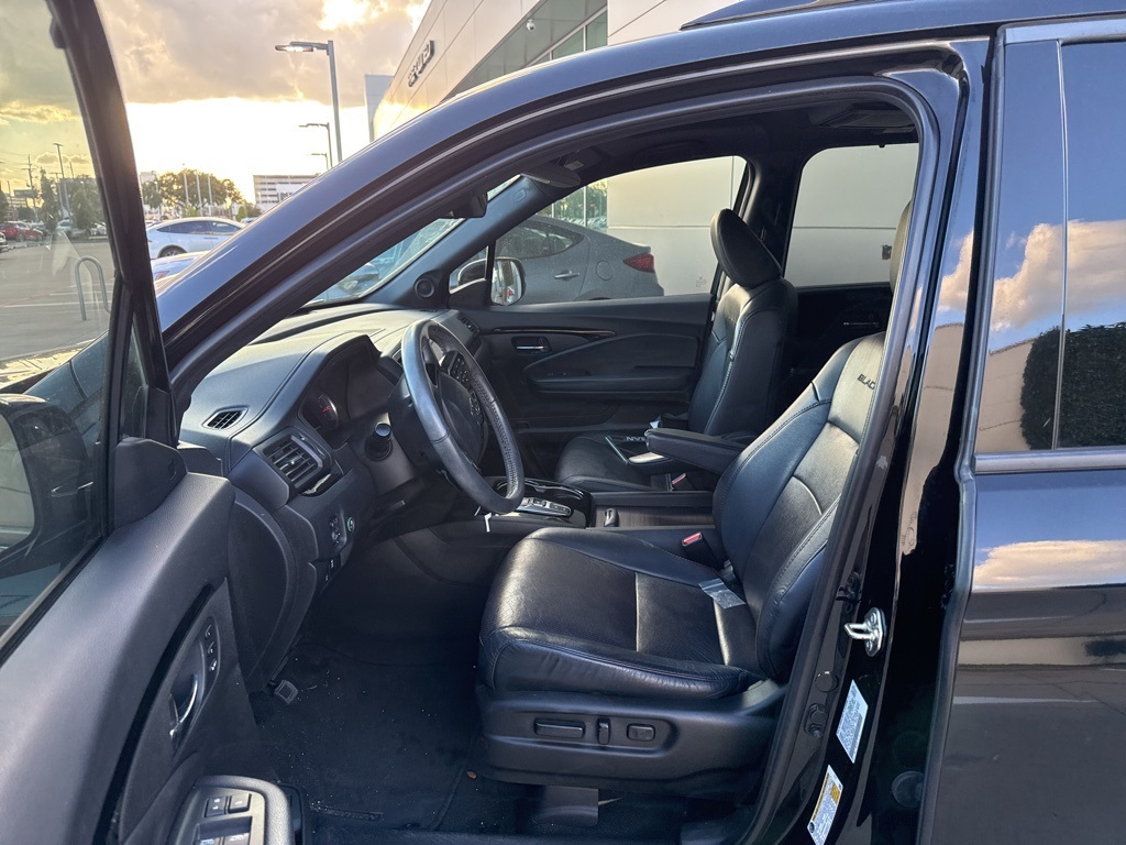 2020 Honda Pilot Black Edition photo 2