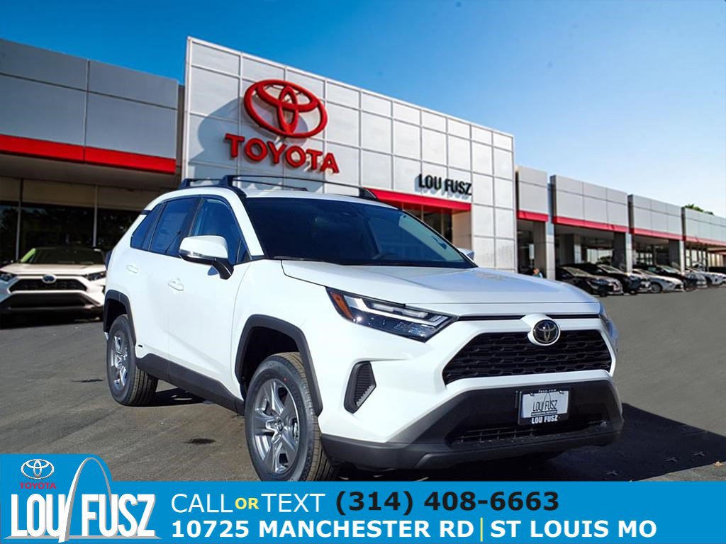 2025 Toyota RAV4 XLE's photo