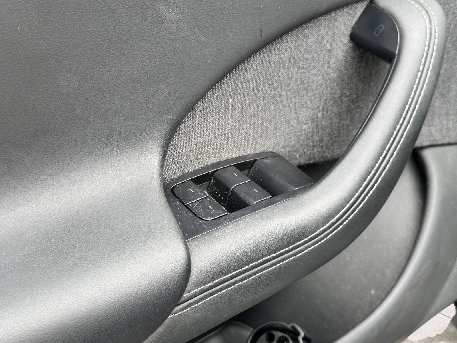 2022 Tesla Model S Plaid photo 13