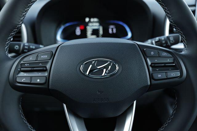 2025 Hyundai Venue SEL photo 10