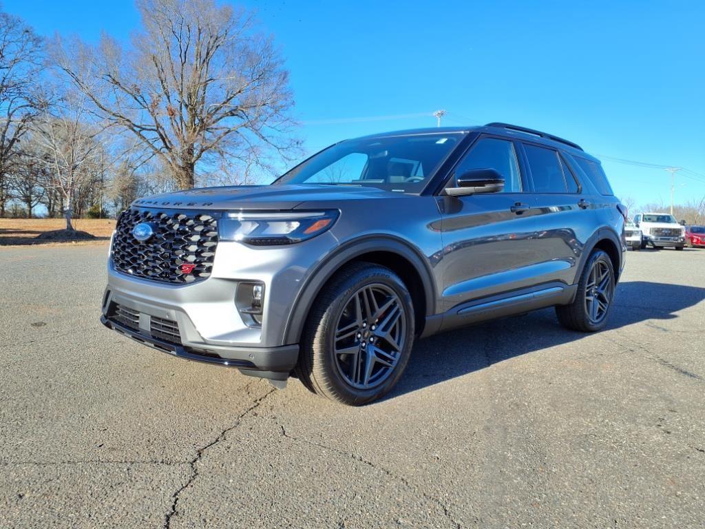 2025 Ford Explorer ST's photo