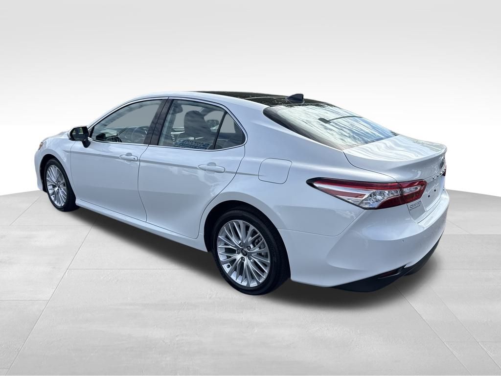 2020 Toyota Camry XLE photo 3