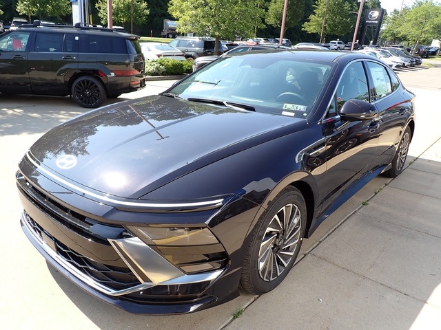 2025 Hyundai Sonata Hybrid SEL photo 5