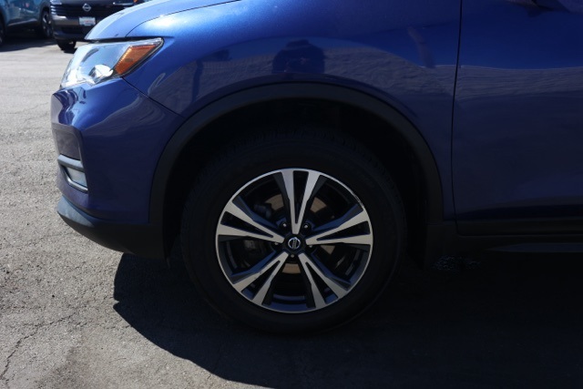2020 Nissan Rogue SV photo 10