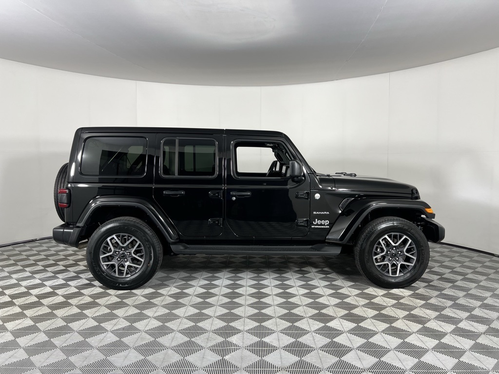 2024 Jeep Wrangler Sahara photo 3