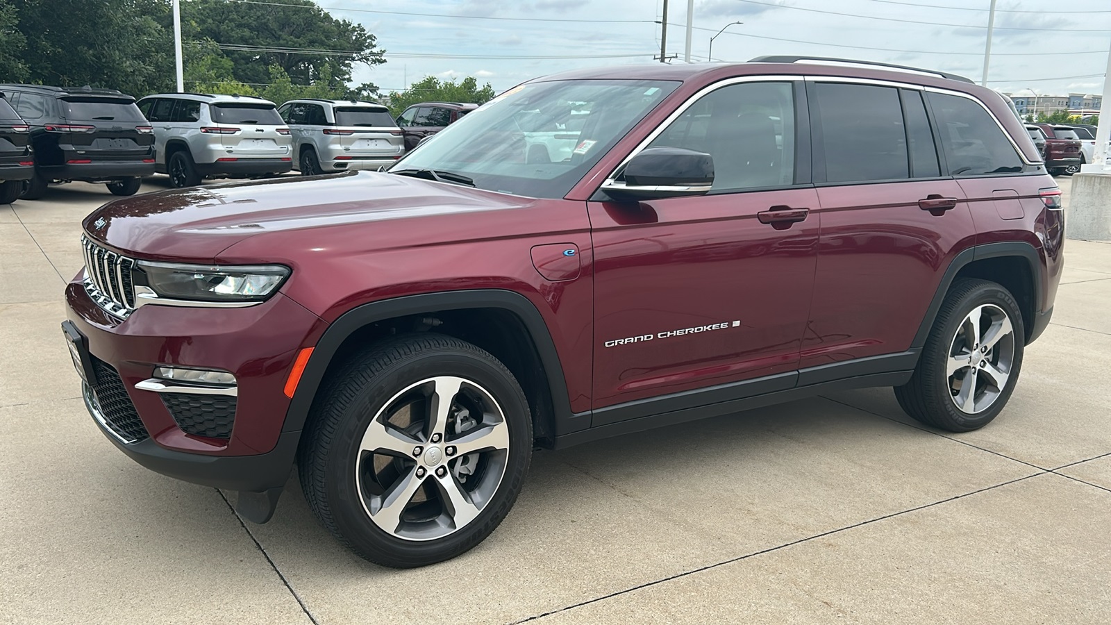 2023 Jeep Cherokee Base photo 7