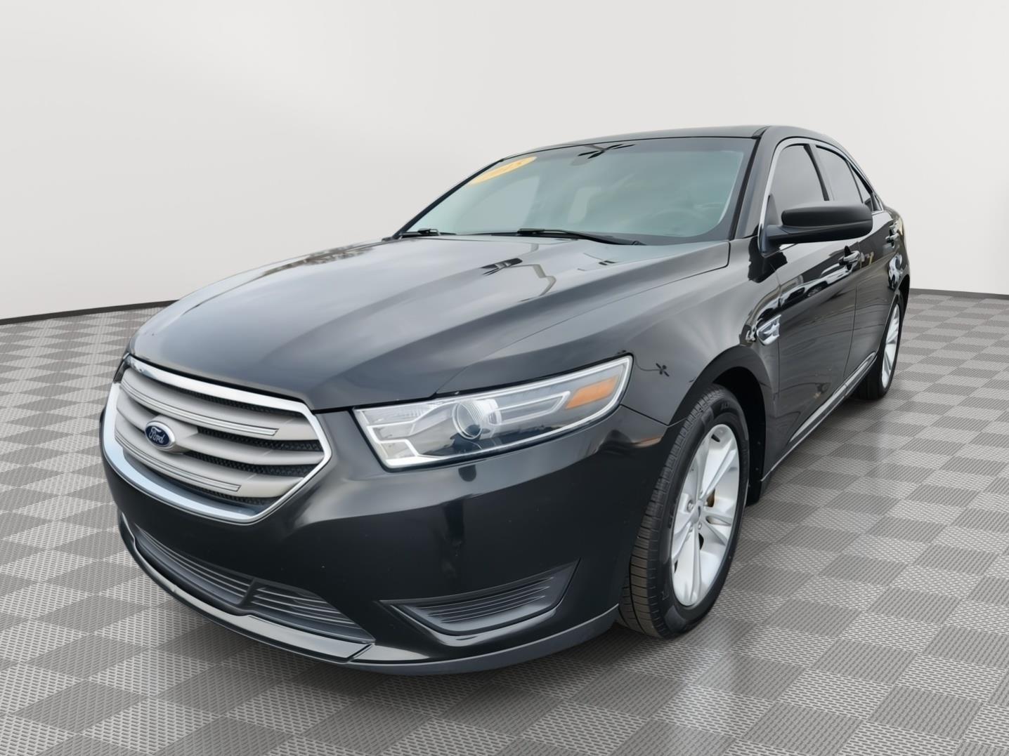 2015 Ford Taurus SE photo 3