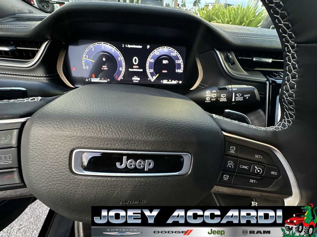 2025 Jeep Grand Cherokee Limited photo 15