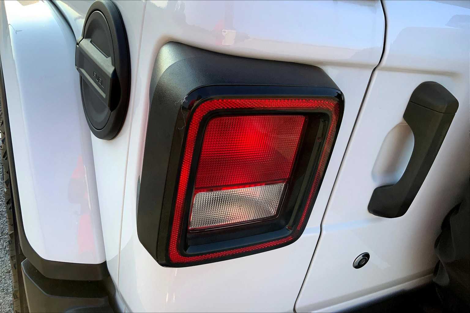 2018 Jeep Wrangler Unlimited Sahara photo 25