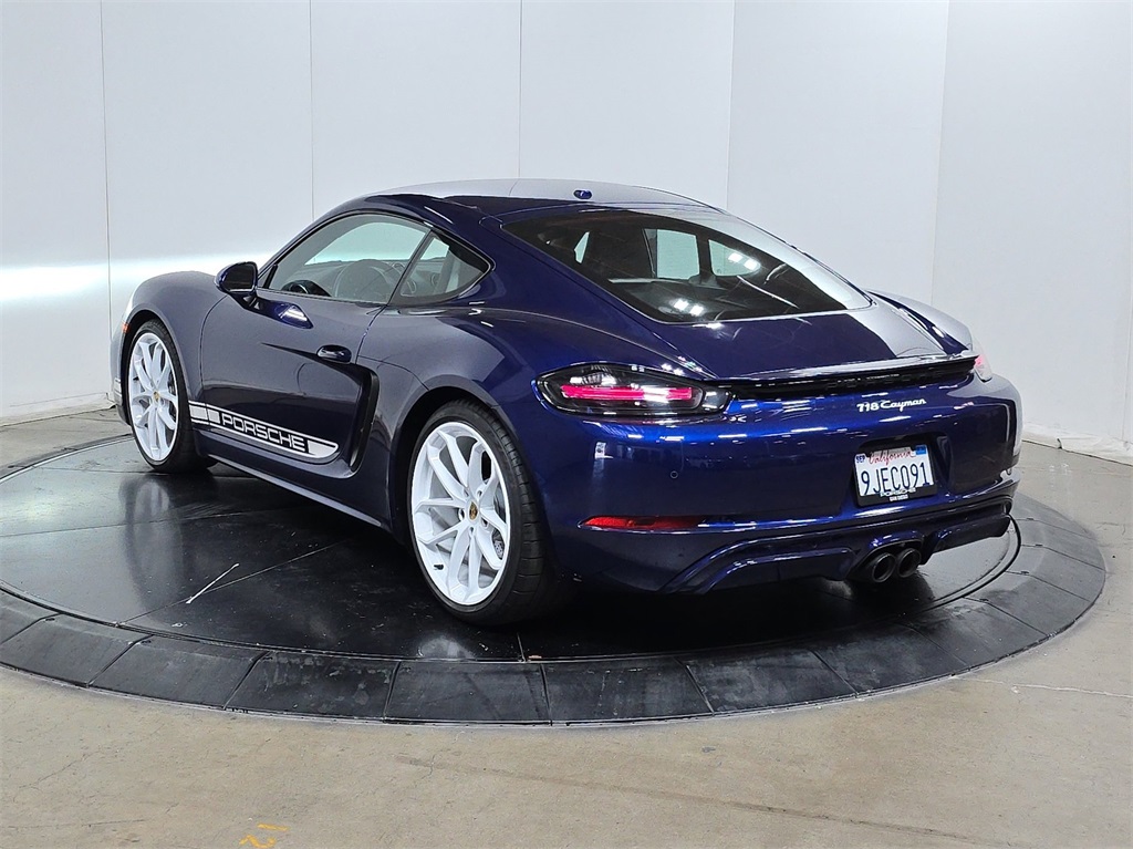 2024 Porsche Cayman photo 9