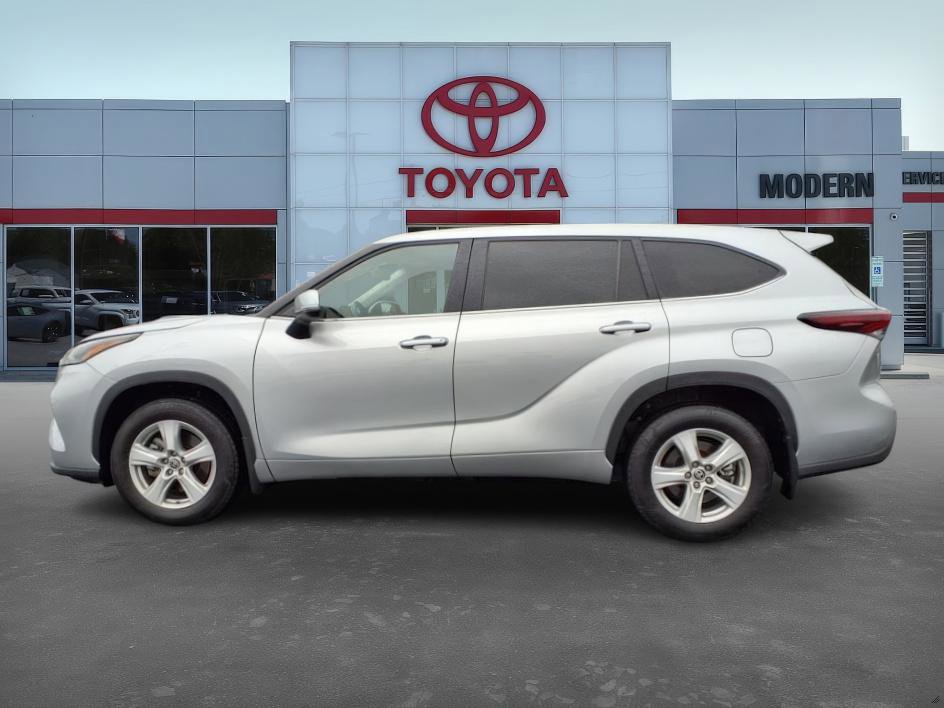 2024 Toyota Highlander LE photo 6