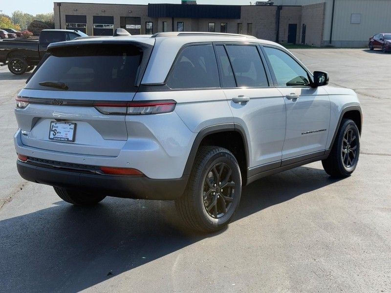 2025 Jeep Grand Cherokee Altitude X photo 3
