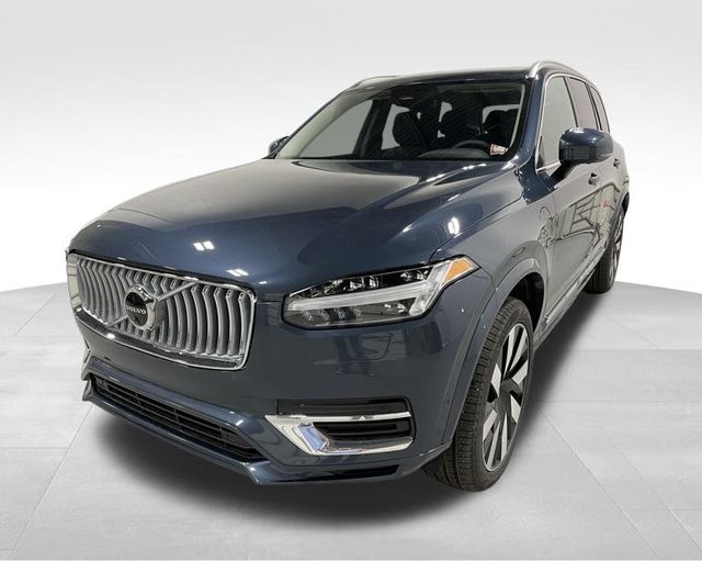 2025 Volvo XC90 T8 Plus photo 3