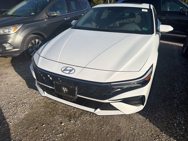 2024 Hyundai Elantra SEL photo 4